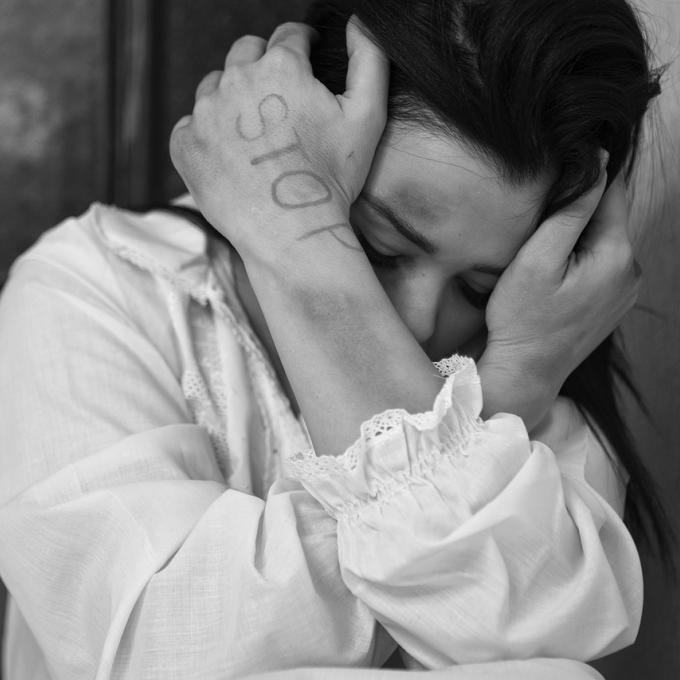 ΕΝΔΟΟΙΚΟΓΕΝΕΙΑΚΗ ΒΙΑ ΠΑΡΕΝΟΧΛΗΣΗ