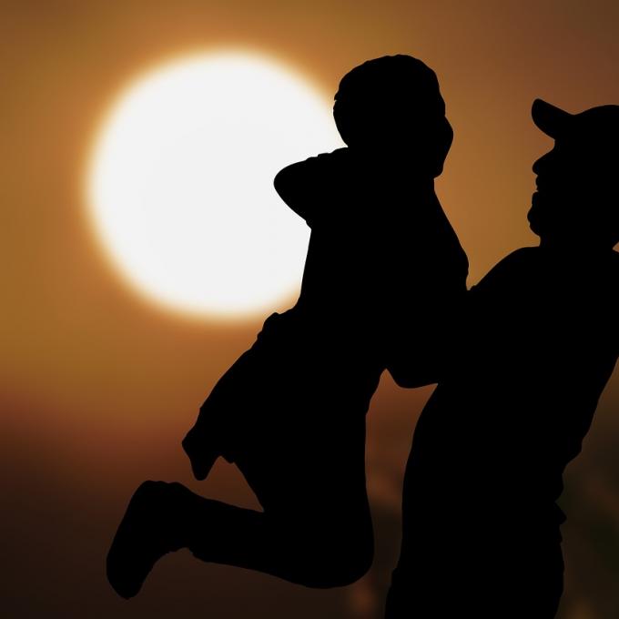 Η συγκλονιστική νεκρολογία που έγραψε 12χρονος γιος αστυνομικού που σκοτώθηκε σε συμπλοκή στη Βόρεια Καρολίνα