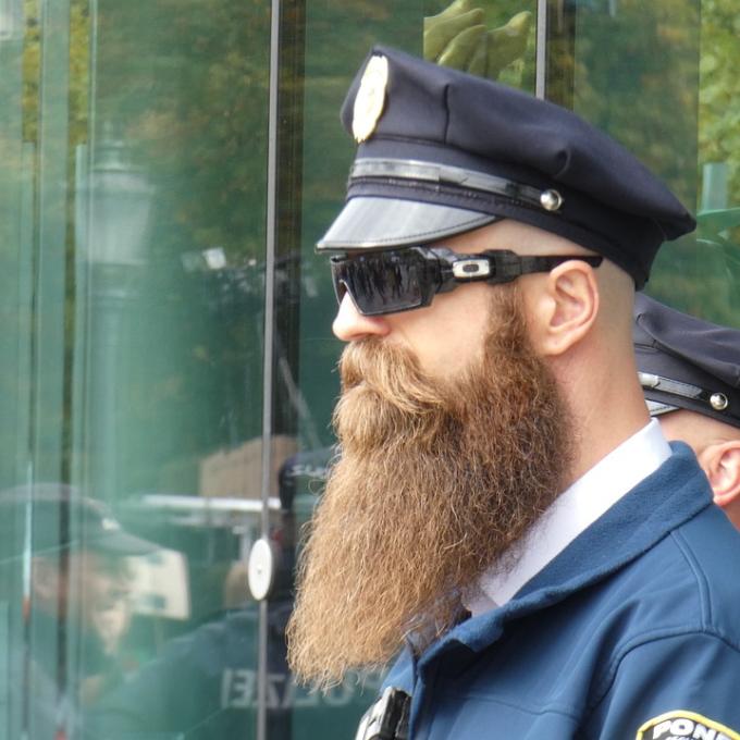 Οι αστυνομικοί του NYPD ξυρίζουν τα γένια τους