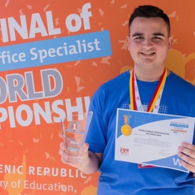  Χρήστος Βέκιος