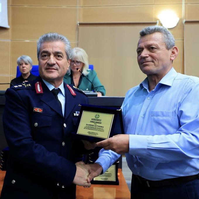 ΤΙΜΗΤΙΚΗ ΠΛΑΚΈΤΑ