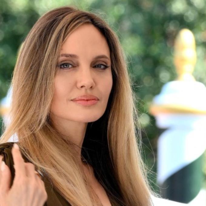 Αντζελίνα Τζολί