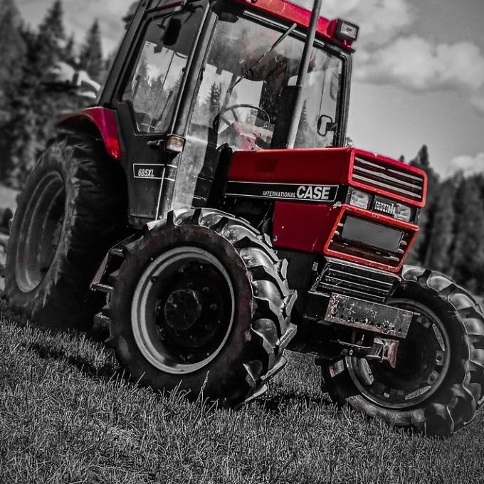 tractor_pixabay.jpg