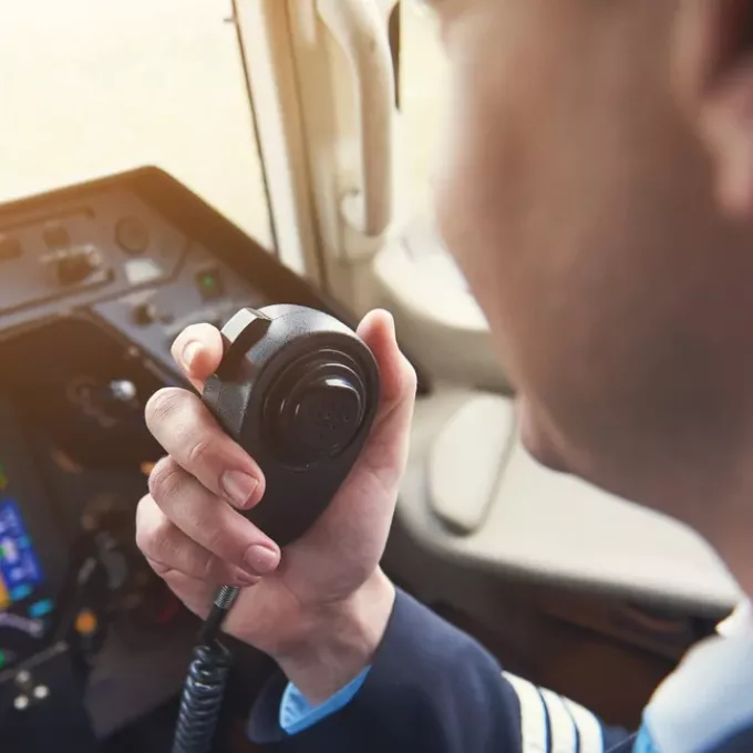 «Ούτε πουλιά δεν προσγειώνονται έτσι» -Ο Κρητικός πιλότος της Sky Express που δίνει… ρεσιτάλ σε πτήση