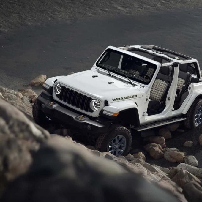 Η Jeep γιορτάζει τα 85 χρόνια του Wrangler με μια επετειακή έκδοση