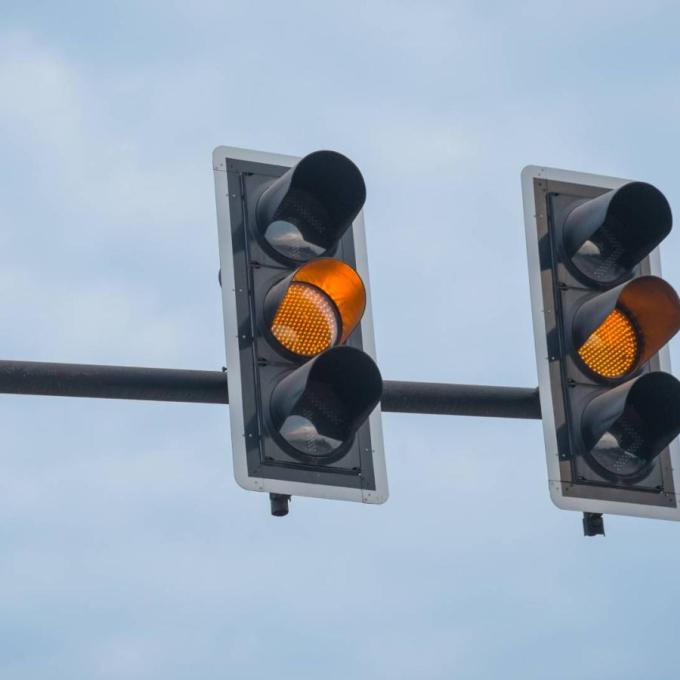 Επιτρέπεται να περάσω με πορτοκαλί φανάρι; -Τι λέει ο νέος ΚΟΚ