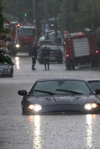 ΑΥΤΟΚΙΝΗΤΑ ΒΡΟΧΗ ΠΛΥΜΜΥΡΑ