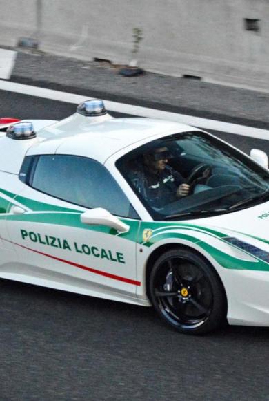 Αυτή είναι η μοναδική Ferrari της ιταλικής αστυνομίας -Το «εγκληματικό» της παρελθόν