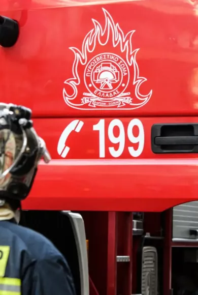 Θεσσαλονίκη: Συναγερμός για φωτιά σε πολυκατοικία στο κέντρο της πόλης -Άμεση επέμβαση της Πυροσβεστικής