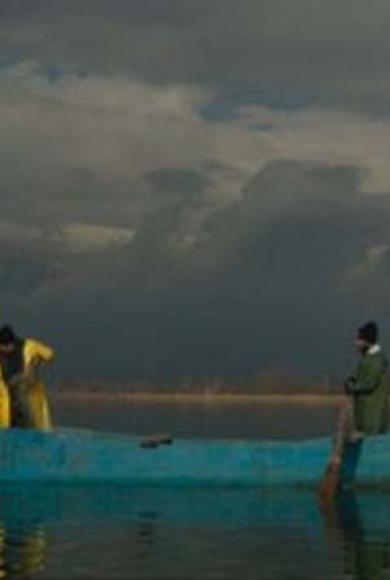 Πίσω από τις Θημωνιές