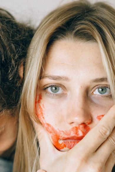 ενδοοικογενειακή βία