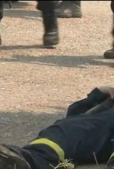 Πυροσβέστης λιποθύμησε από την εξάντληση και την αποπνικτική