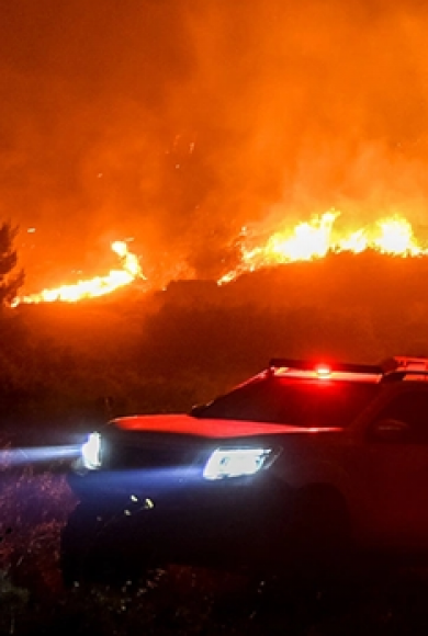 Βίντεο-ντοκουμέντο: Η στιγμή που ο 70χρονος εμπρηστής κατά συρροή βάζει φωτιά στα Φαραγγιανά 