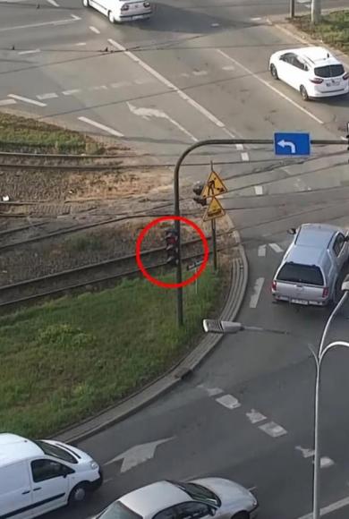 Αυτό είναι το νέο όπλο της Τροχαίας -Δείτε πώς συλλαμβάνει όσους περνούν με κόκκινο