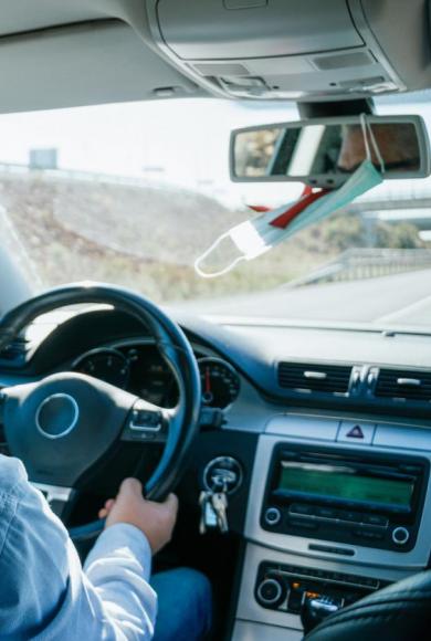 Θα μπορούμε να οδηγούμε μετά τα 60; -Τι αλλάζει στα διπλώματα