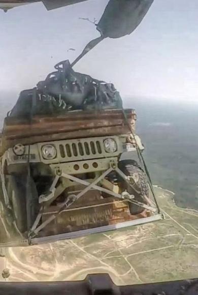 Όταν ο ουρανός έβρεχε Hummer- Η απίστευτη γκάφα του αμερικανικού στρατού (Video)