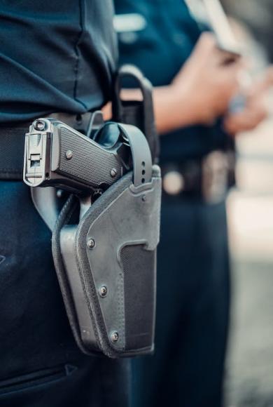 Οι σκληρές υπερωρίες αστυνομικού στο Λος Άντζελες που σύμφωνα με την οικογένειά του τον οδήγησαν στην αυτοκτονία