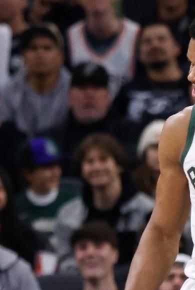  Γιάννης Αντετοκούνμπ