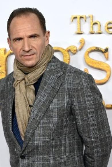 Ρέιφ Φάινς_AMNA