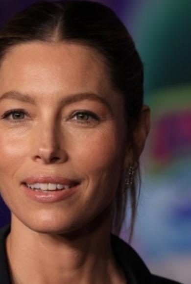 Τζέσικα Μπίελ και Ελίζαμπεθ Μπανκς