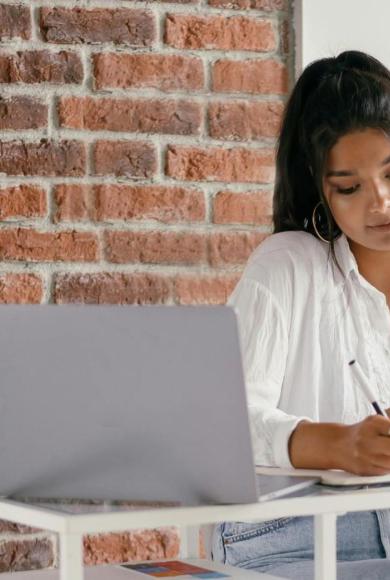 Easy Education: Δωρεάν Εξετάσεις Αγγλικών για τα επίπεδα B2 & C1-C2