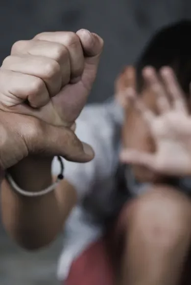 ΚΑΚΟΠΟΙΗΣΗ ΑΝΗΛΙΚΟΥ ΑΓΟΡΙ