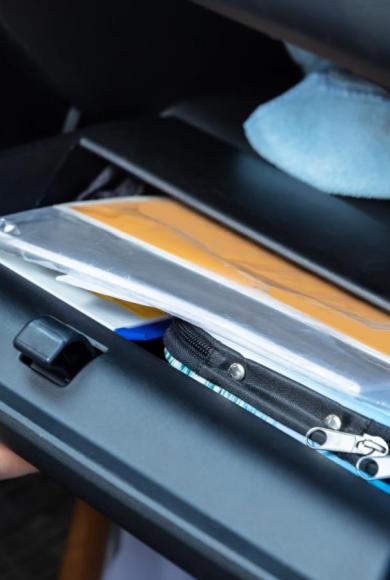 Εγκληματολόγος αποκαλύπτει: Αυτά είναι τα δύο αντικείμενα που δεν πρέπει να αφήσεις ποτέ μέσα στο αυτοκίνητο