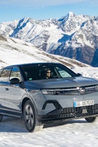  Grandland Electric AWD