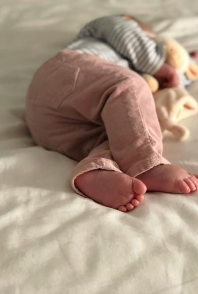 Ένα στα 20 μωρά βιώνει σωματική κακοποίηση, σύμφωνα με παγκόσμια έρευνα