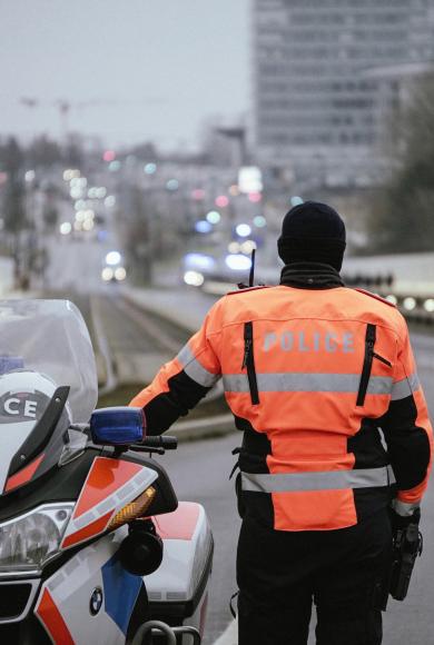 Σε ποια χώρα η τροχαία σταματά τα πρόστιμα και εκπαιδεύει τους παραβάτες