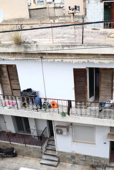 Η τρώγλη των Αγίων Αναργύρων εκθέτει γονείς, κοινωνικές υπηρεσίες και κράτος