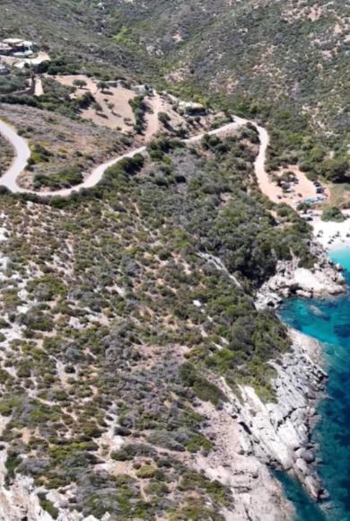 Αυτή είναι η παραλία με τη λευκή άμμο που απέχει μόλις 2 ώρες από την Αθήνα -Πού βρίσκεται