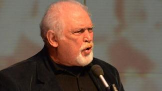 Κώστας Καζάκος