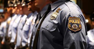 Φιλαδέλφεια: Πώς η απασχόληση περισσότερων πολιτών εντός του αστυνομικού τμήματος θα κάνει πιο αποτελεσματικούς τους αστυνομικούς