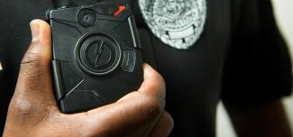 Β. Καρολίνα: Κάμερα σώματος αστυνομικού σταματάει επικίνδυνη σφαίρα