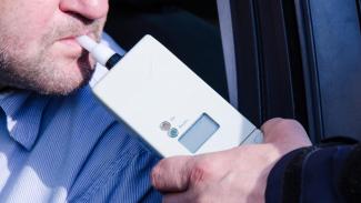 Τα πρώτα αλκοολόμετρα μπαίνουν στα αυτοκίνητα -Πού γίνονται υποχρεωτικά