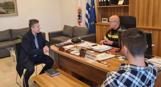 Σε Αστυνομία και Πυροσβεστική ο Σπ. Κωνσταντόπουλος