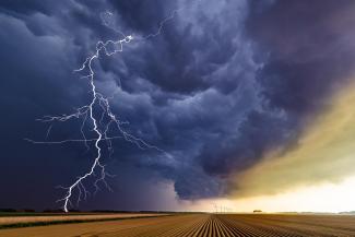 Σερίφης και περιπολικό χτυπήθηκαν από κεραυνό εν ώρα υπηρεσίας στη Φλόριντα