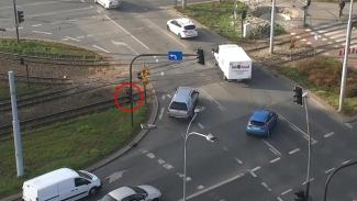 Αυτό είναι το νέο όπλο της Τροχαίας -Δείτε πώς συλλαμβάνει όσους περνούν με κόκκινο