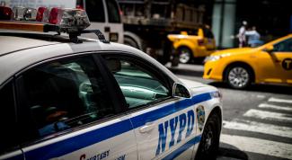 Η Νέα Υόρκη μειώνει τις υπερωρίες των αστυνομικών για να καταφέρει να πληρώσει για τη φροντίδα μεταναστών