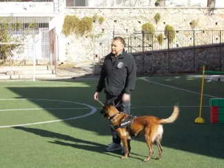 15ο Δημοτικό Σχολείο Μυτιλήνης Μαθήματα πολιτισμού από την Ντία και τον εκπαιδευτή της