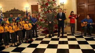 Κάλαντα στον πρωθυπουργό