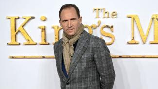 Ρέιφ Φάινς_AMNA