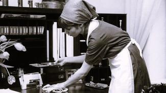 υπηρέτριες