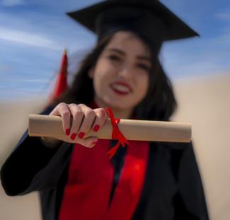 Πτυχία και Μεταπτυχιακά με 25% έκπτωση για ένστολους και τις οικογένειές τους