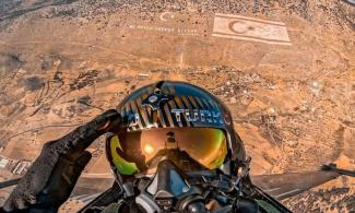 Προκαλεί το τουρκικό υπουργείο Άμυνας: Ανάρτηση με πιλότο πάνω από τον κατεχόμενο Πενταδάκτυλο