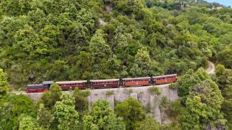 Στην Ελλάδα ένα από τα πιο όμορφα τρένα της Ευρώπης -Η μαγευτική διαδρομή που σε ταξιδεύει στον χρόνο με μόνο 10 ευρώ