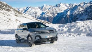  Grandland Electric AWD