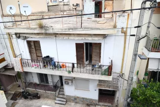 Η τρώγλη των Αγίων Αναργύρων εκθέτει γονείς, κοινωνικές υπηρεσίες και κράτος