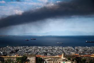 Πυκνοί καπνοί επηρέασαν μεγάλο τμήμα της Θεσσαλονίκης λόγω της φωτιάς στο Ωραιόκαστρο - Πώς αναμένεται να εξελιχθεί το φαινόμενο